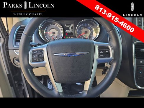 Used 2013 Chrysler Town & Country Touring image 27