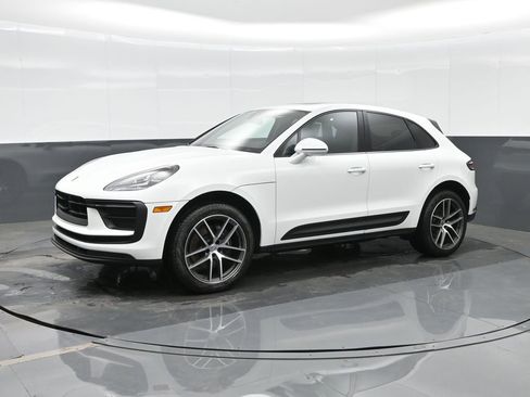 Certified 2025 Porsche Macan AWD/4WD image 1