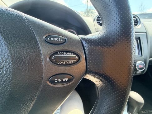 Used 2010 Nissan Altima Hybrid Sedan image 19