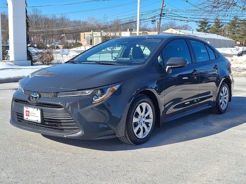 Certified 2025 Toyota Corolla LE image 3