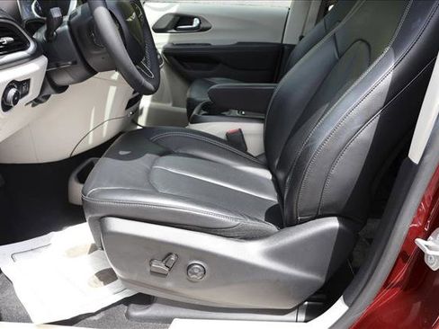 Used 2022 Chrysler Pacifica Touring-L AWD/4WD image 11