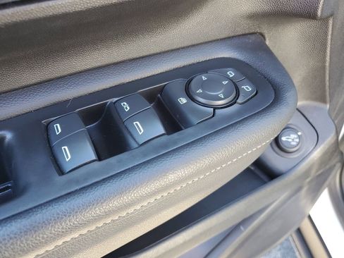 Used 2023 GMC Terrain SLE w/ Driver Convenience Package image 22