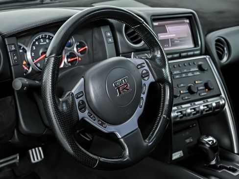 Used 2010 Nissan GT-R Premium image 24