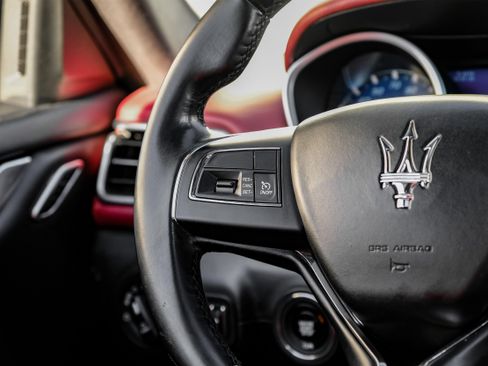 Used 2019 Maserati Ghibli S image 17