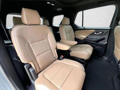 Used 2023 Chevrolet Traverse Premier FWD image 29