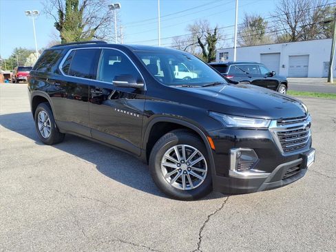 Used 2023 Chevrolet Traverse LT image 2
