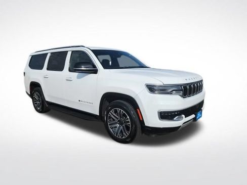 Used 2024 Jeep Wagoneer L Series II w/ Flexible Seating Group AWD/4WD image 17