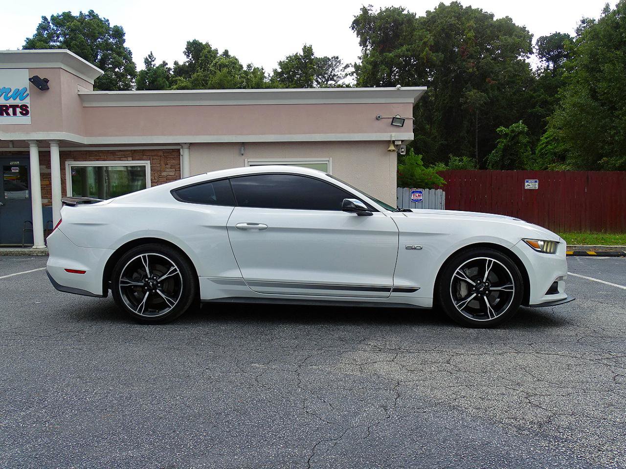 Used 2017 Ford Mustang GT Premium w/ Equipment Group 401A RWD image 9