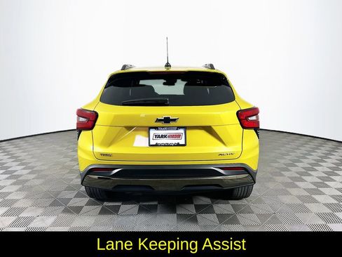 Used 2024 Chevrolet Trax ACTIV w/ Sunroof Package image 9