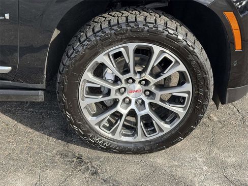 Used 2025 GMC Yukon XL Denali w/ Sun & Power Step Package image 25