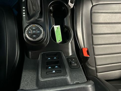 Used 2023 Ford Bronco Badlands w/ Sasquatch Package image 25