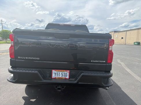 Used 2019 Chevrolet Silverado 1500 Custom w/ Custom Value Package AWD/4WD image 6
