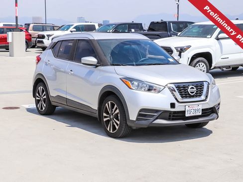 Used 2019 Nissan Kicks SV FWD image 3