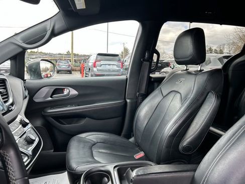Used 2018 Chrysler Pacifica Touring-L w/ Advanced Safetytec Group FWD image 27