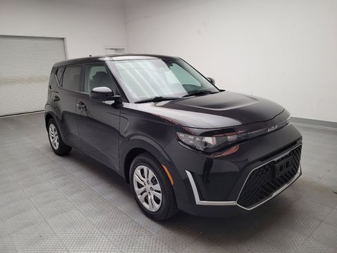 Used 2023 Kia Soul LX image 13