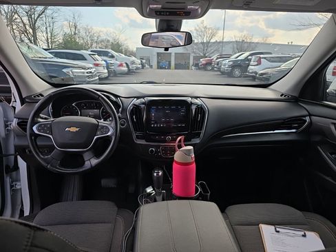 Used 2020 Chevrolet Traverse LT image 8