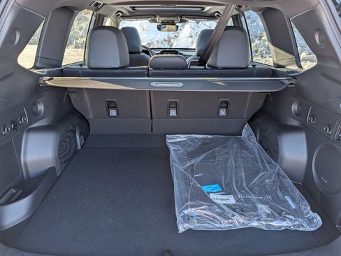 Certified 2025 Subaru Forester Limited image 18