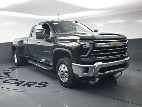 New 2026 Chevrolet Silverado 3500 LTZ w/ LTZ Plus Package AWD/4WD image 3