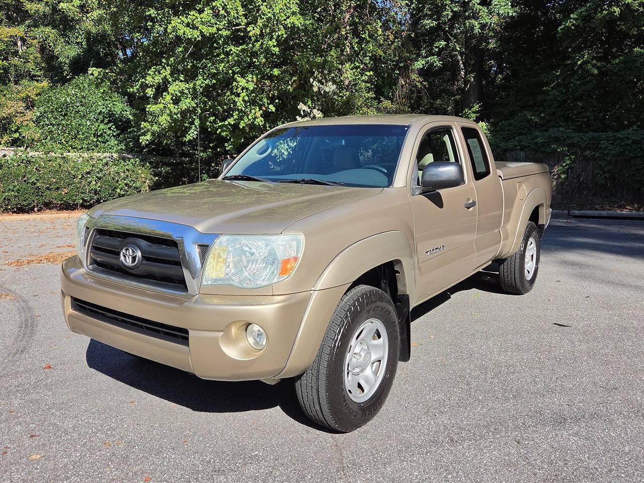 Used 2005 Toyota Tacoma PreRunner RWD image 1