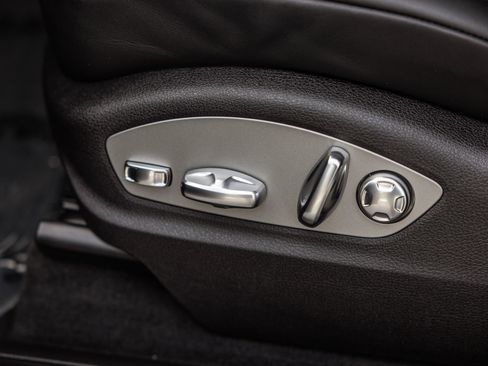 Certified 2026 Porsche Macan AWD/4WD image 16