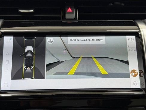 Used 2023 Land Rover Discovery Sport SE image 18