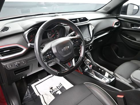 Used 2023 Chevrolet TrailBlazer RS w/ Sun and Liftgate Package image 13