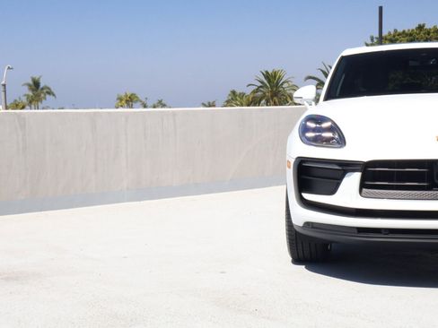 New 2026 Porsche Macan AWD/4WD image 12