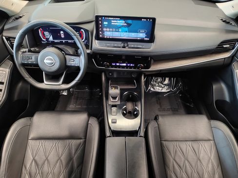 Certified 2024 Nissan Rogue Platinum w/ Platinum Premium Package FWD image 17