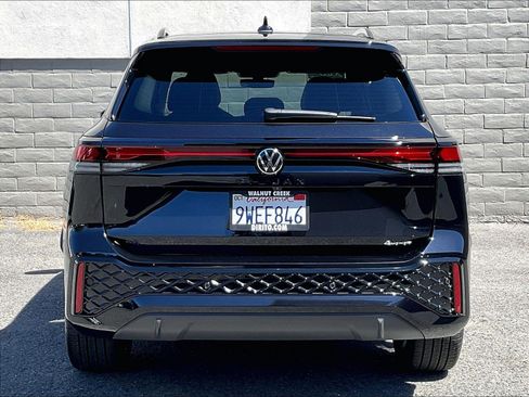 Certified 2026 Volkswagen Tiguan SE R-Line AWD/4WD image 3