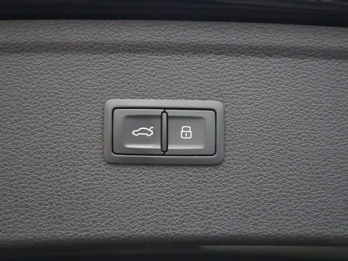 Used 2022 Audi Q5 2.0T Premium w/ Convenience Package image 19