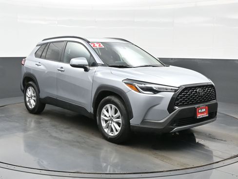 Used 2022 Toyota Corolla Cross LE image 8