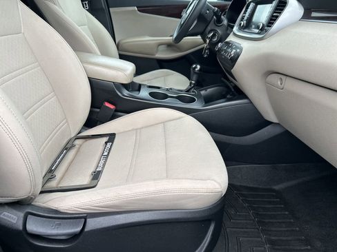 Used 2018 Kia Sorento AWD image 18