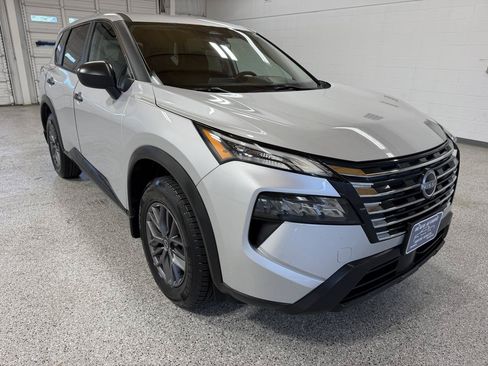 Used 2024 Nissan Rogue S FWD image 4