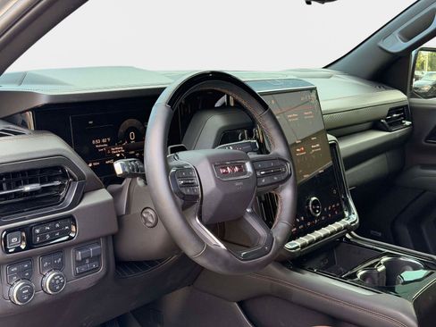 Used 2025 GMC Yukon AT4 w/ AT4 Premium Plus Package AWD/4WD image 12