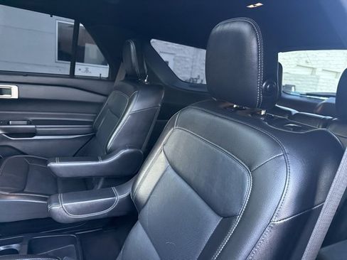 Used 2020 Ford Explorer Limited image 18