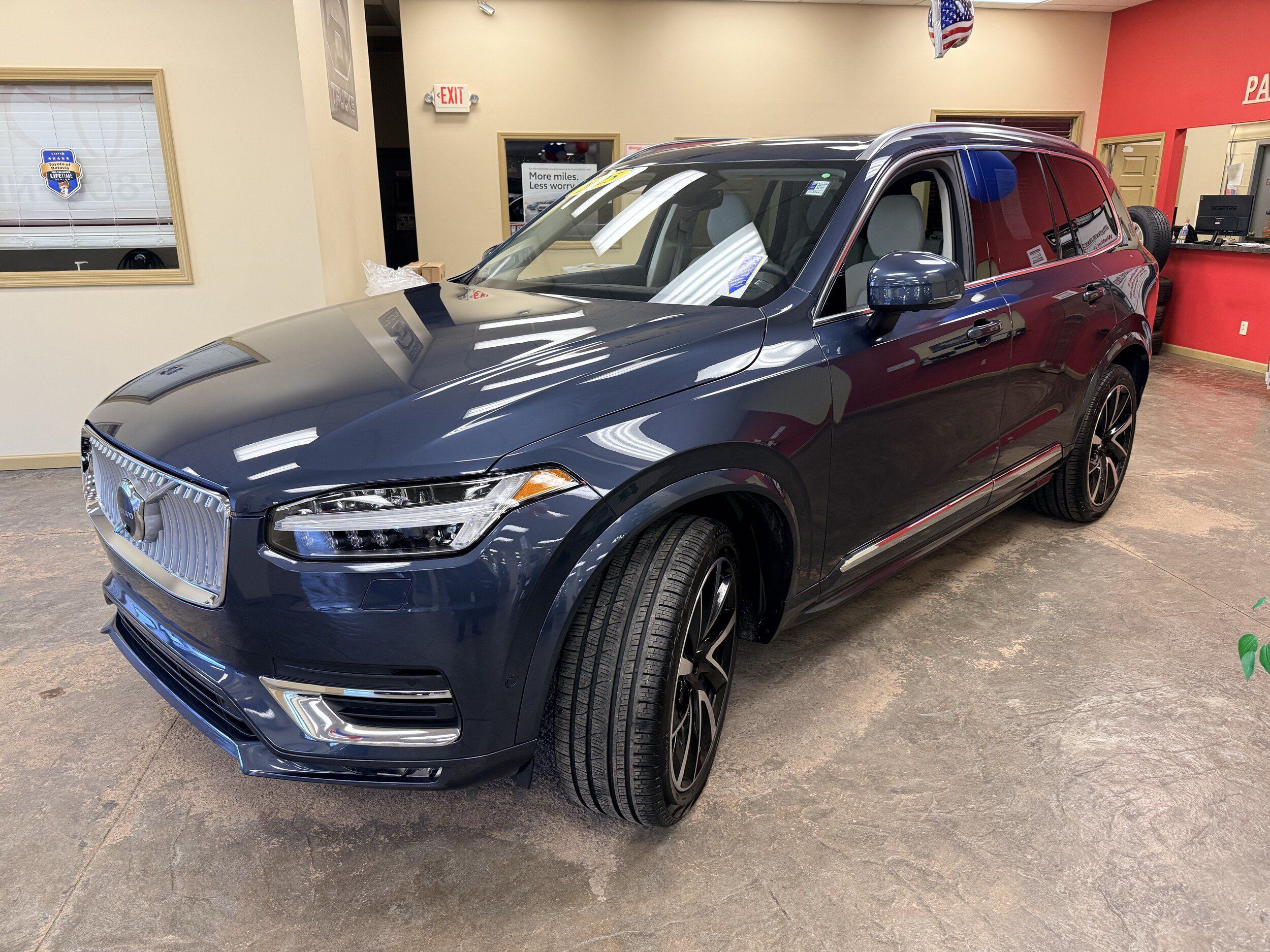 Used 2025 Volvo XC90 B6 Plus w/ Protection Package Premier AWD/4WD image 5