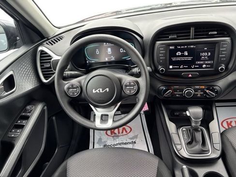 Certified 2025 Kia Soul LX w/ LX Technology Package FWD image 13