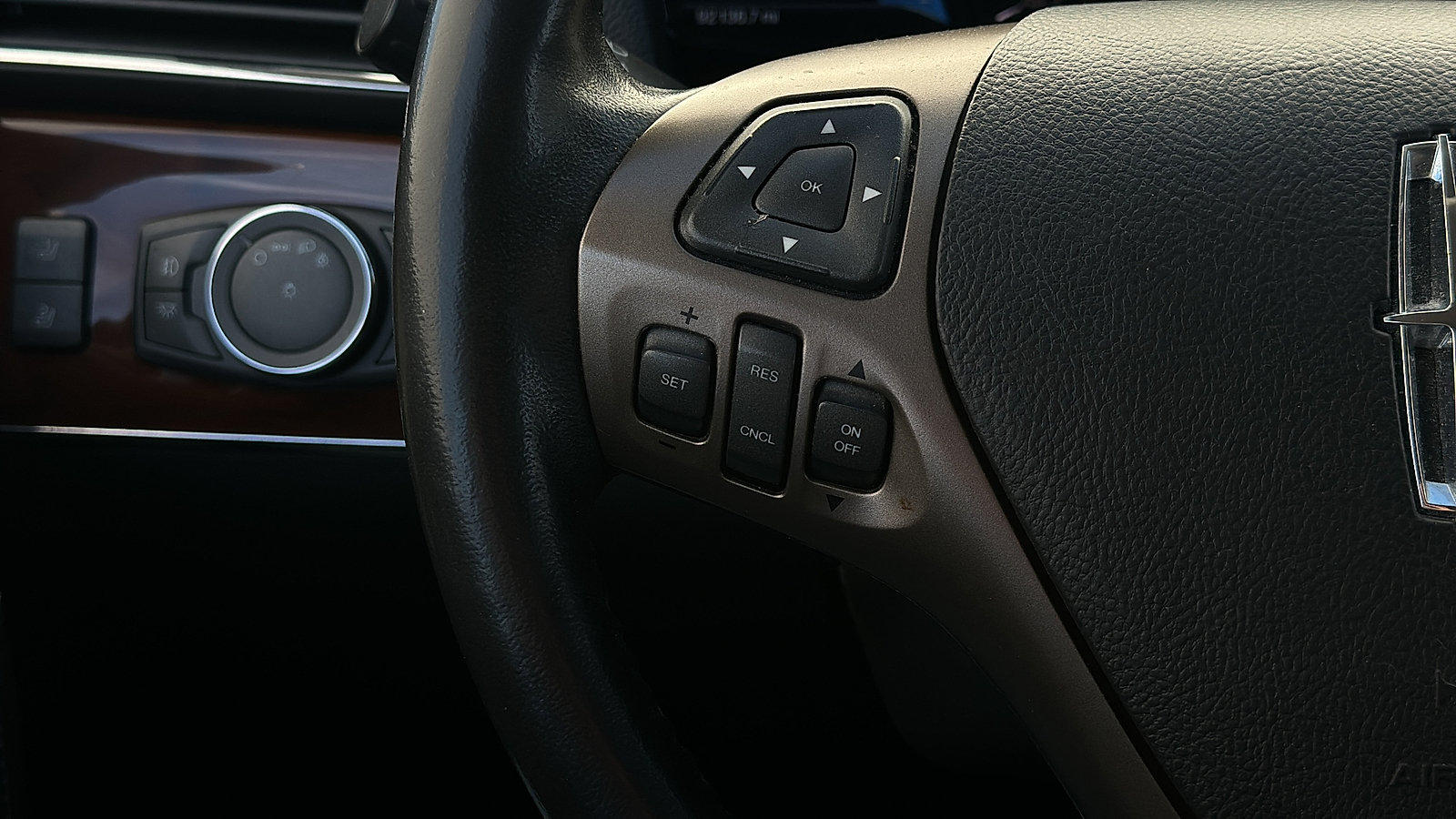 Used 2011 Lincoln MKX AWD w/ 102A Rapid Spec Order Code image 11