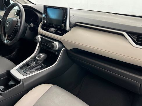 Used 2021 Toyota RAV4 XLE Premium w/ Carpet Mat Package (TMS) image 25