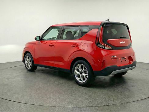 Used 2025 Kia Soul LX w/ LX Technology Package FWD image 5