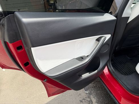 Used 2021 Tesla Model Y Long Range AWD/4WD image 29
