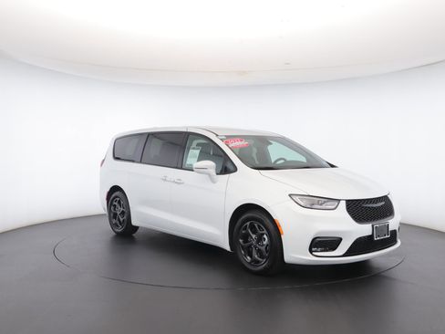 Used 2022 Chrysler Pacifica Touring-L w/ S Appearance Package image 42