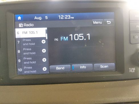 Used 2020 Hyundai Santa Fe SE FWD image 25