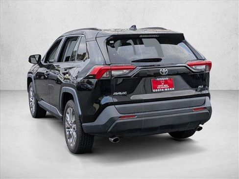 Used 2020 Toyota RAV4 XLE Premium image 7