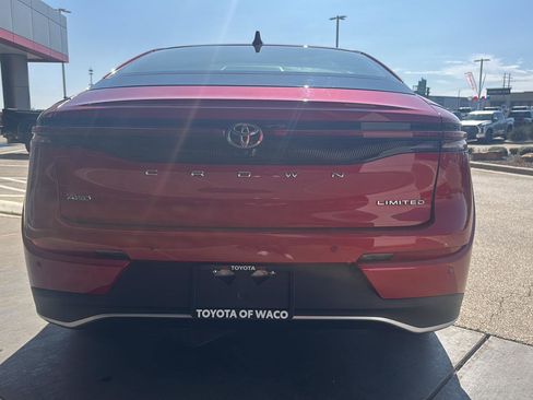 Used 2023 Toyota Crown Limited image 4