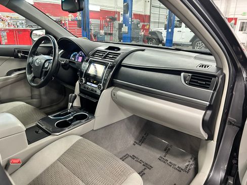 Used 2014 Toyota Camry XLE w/ Moonroof Package image 27