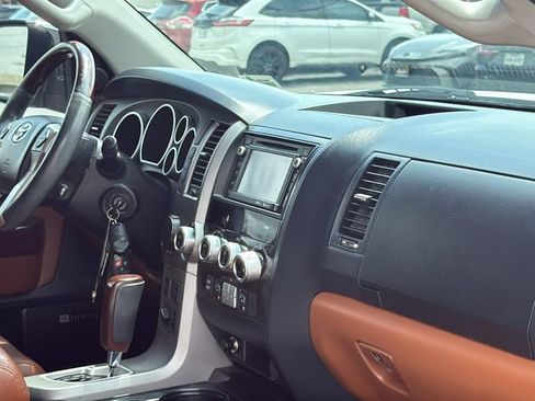 Used 2014 Toyota Sequoia Platinum RWD image 33