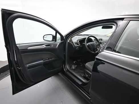 Certified 2017 Ford Fusion SE image 9