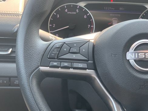 Used 2025 Nissan Sentra SV FWD image 28
