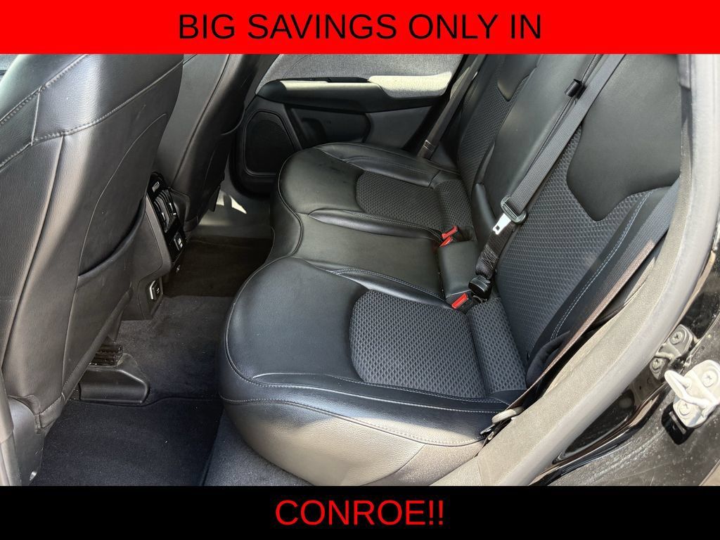 Used 2023 Jeep Compass Latitude AWD/4WD image 24